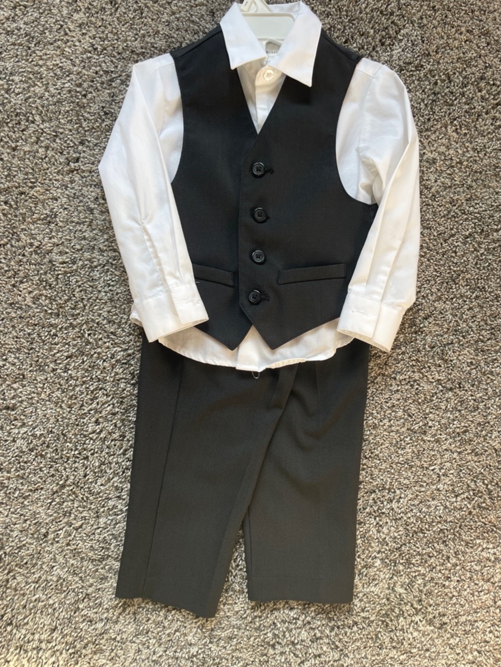 NWOT Charcoal Wedding Guest Suit - 3 Piece Suit Set - size 2T
